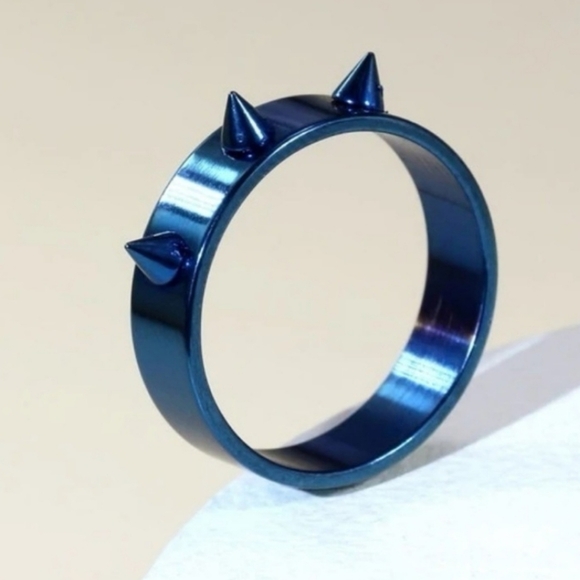 Blue Stainless Steel Spike Ring - Picture 3 of 3
